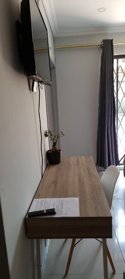 Atterbury Self Catering Studios Претория Екстериор снимка