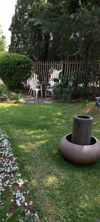 Atterbury Self Catering Studios Претория Екстериор снимка