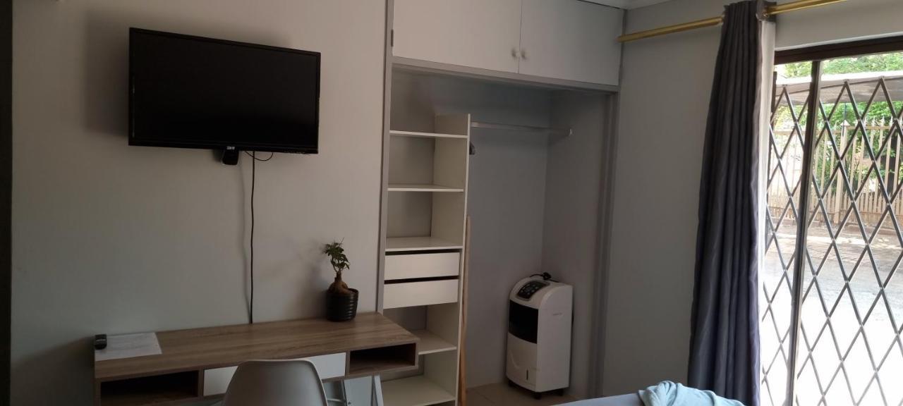 Atterbury Self Catering Studios Претория Екстериор снимка