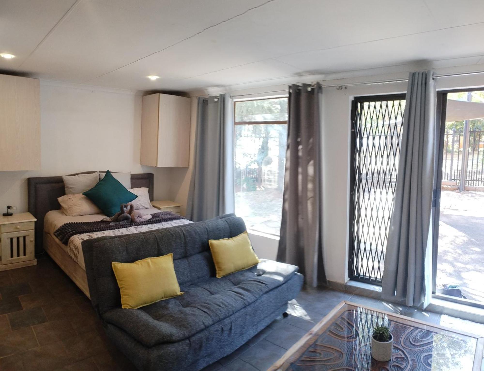 Atterbury Self Catering Studios Претория Екстериор снимка
