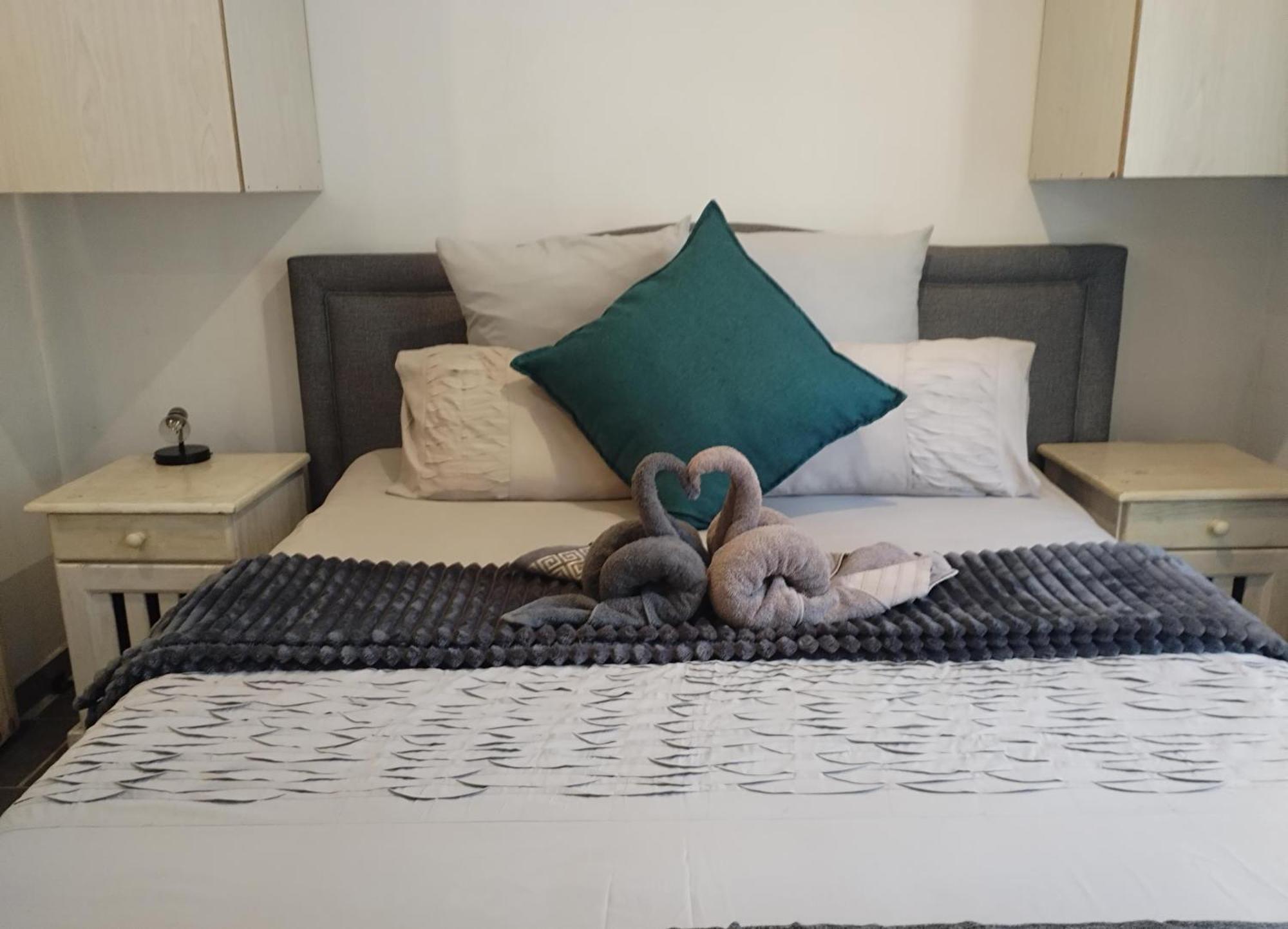 Atterbury Self Catering Studios Претория Екстериор снимка