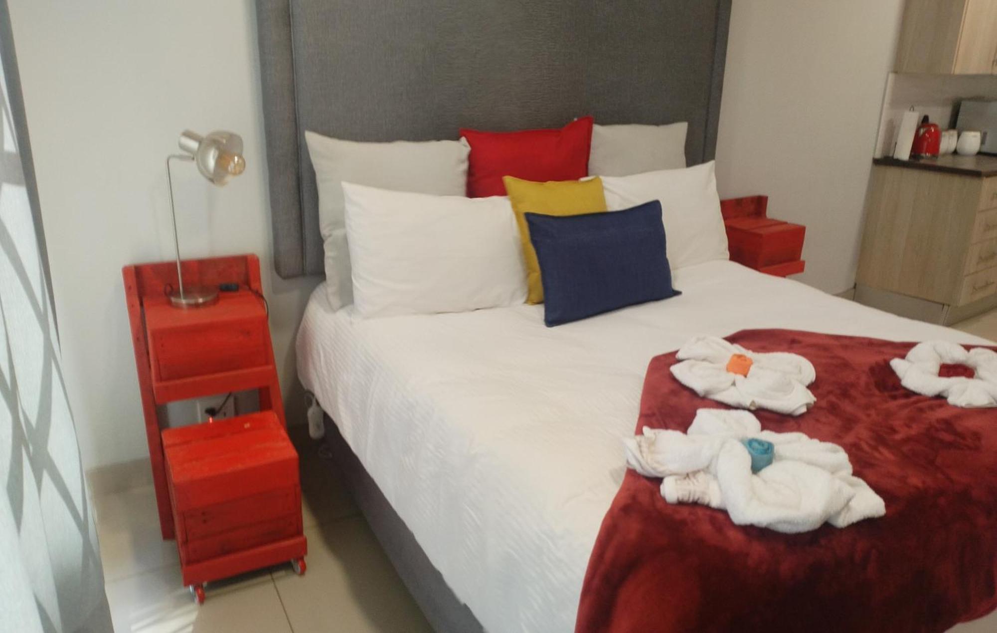 Atterbury Self Catering Studios Претория Екстериор снимка